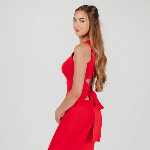 Lalavon Boutique Sweater Knit Midi Dress with Cut Out Back in Tomato Red Size M - Picture 4 of 8